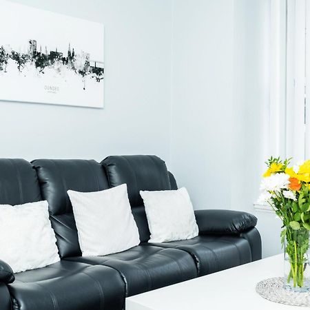 Central Serviced Apartments - 2 Bedroom - Ground Floor - Monthly & Weekly Bookings Welcome - Free Street Parking - 2 Double Beds - Wifi - Smart Tvs In Rooms - Fully Equipped - Heating 24-7 - Contractor & Short Stay Favourite Dundee Exterior photo