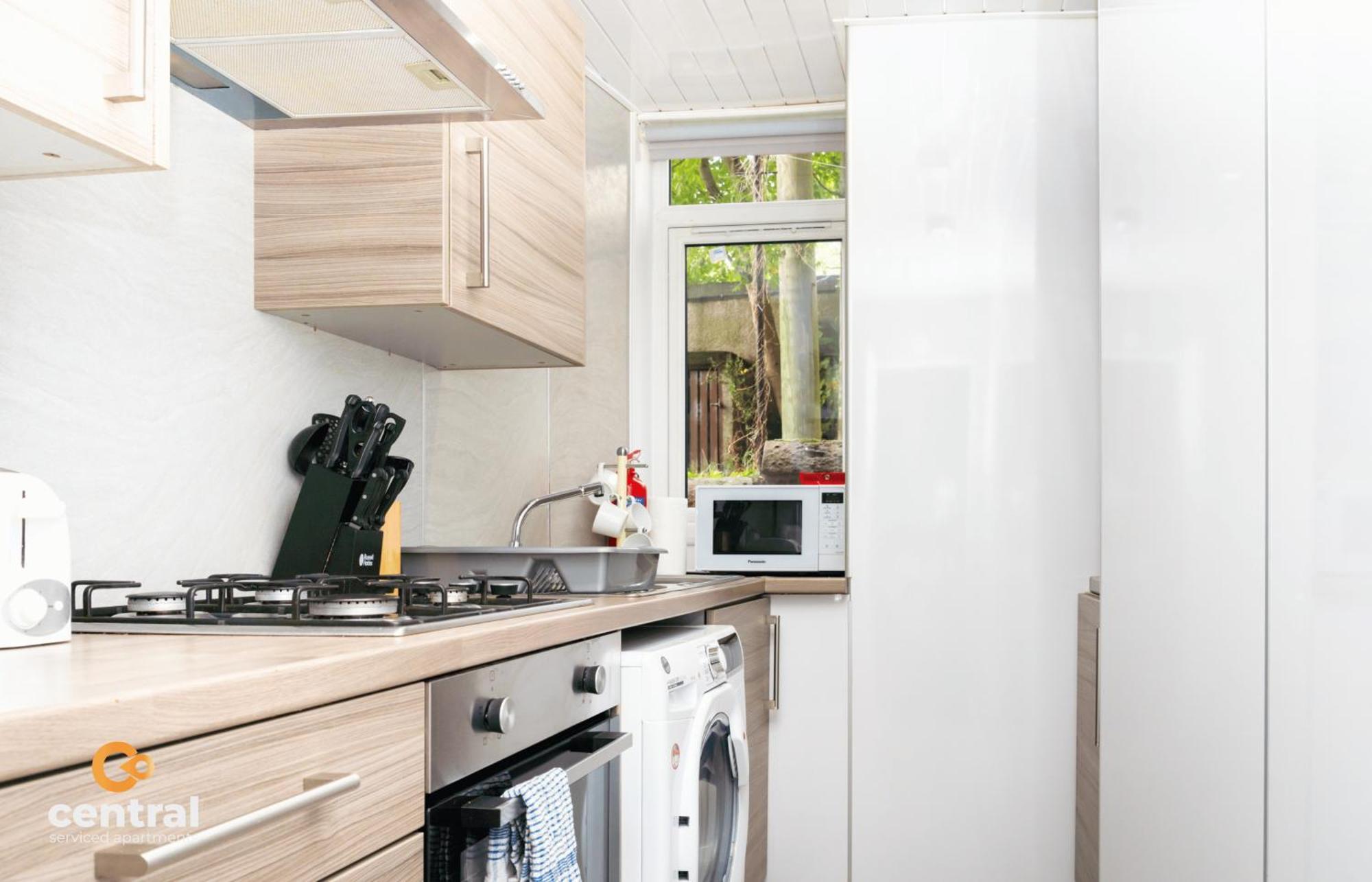 Central Serviced Apartments - 2 Bedroom - Ground Floor - Monthly & Weekly Bookings Welcome - Free Street Parking - 2 Double Beds - Wifi - Smart Tvs In Rooms - Fully Equipped - Heating 24-7 - Contractor & Short Stay Favourite Dundee Exterior photo