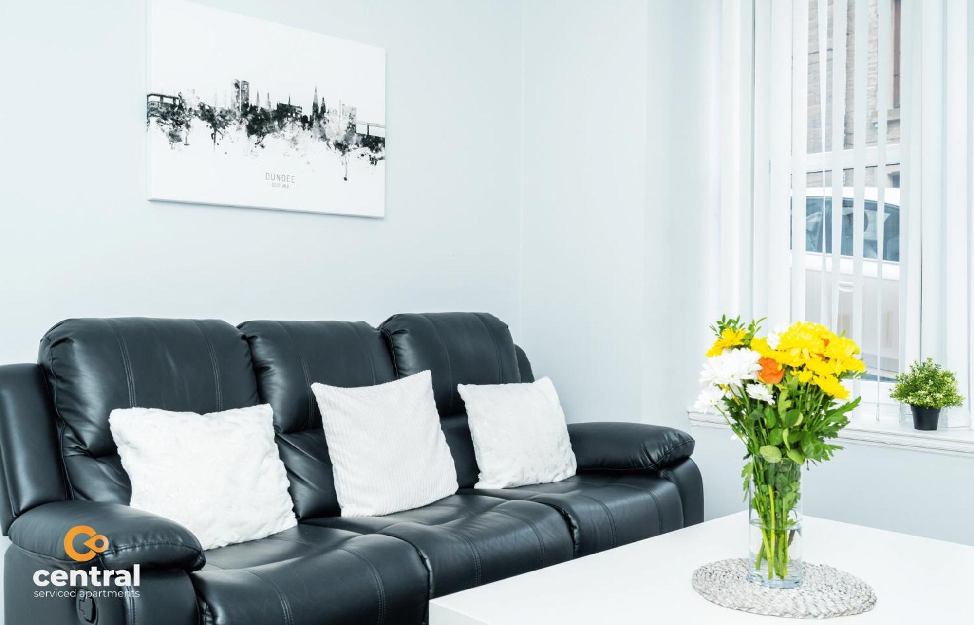 Central Serviced Apartments - 2 Bedroom - Ground Floor - Monthly & Weekly Bookings Welcome - Free Street Parking - 2 Double Beds - Wifi - Smart Tvs In Rooms - Fully Equipped - Heating 24-7 - Contractor & Short Stay Favourite Dundee Exterior photo