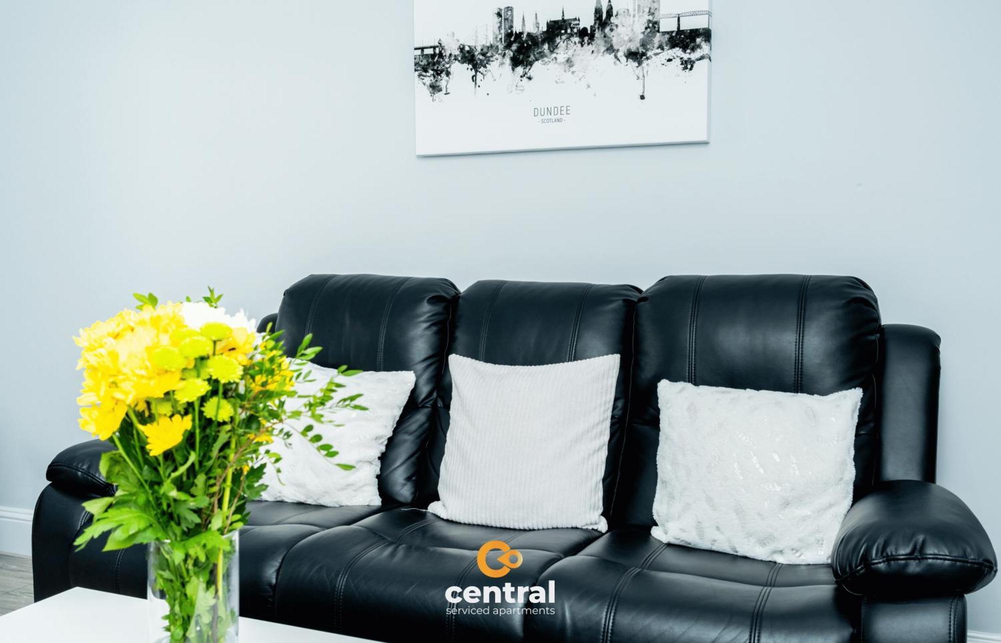Central Serviced Apartments - 2 Bedroom - Ground Floor - Monthly & Weekly Bookings Welcome - Free Street Parking - 2 Double Beds - Wifi - Smart Tvs In Rooms - Fully Equipped - Heating 24-7 - Contractor & Short Stay Favourite Dundee Exterior photo