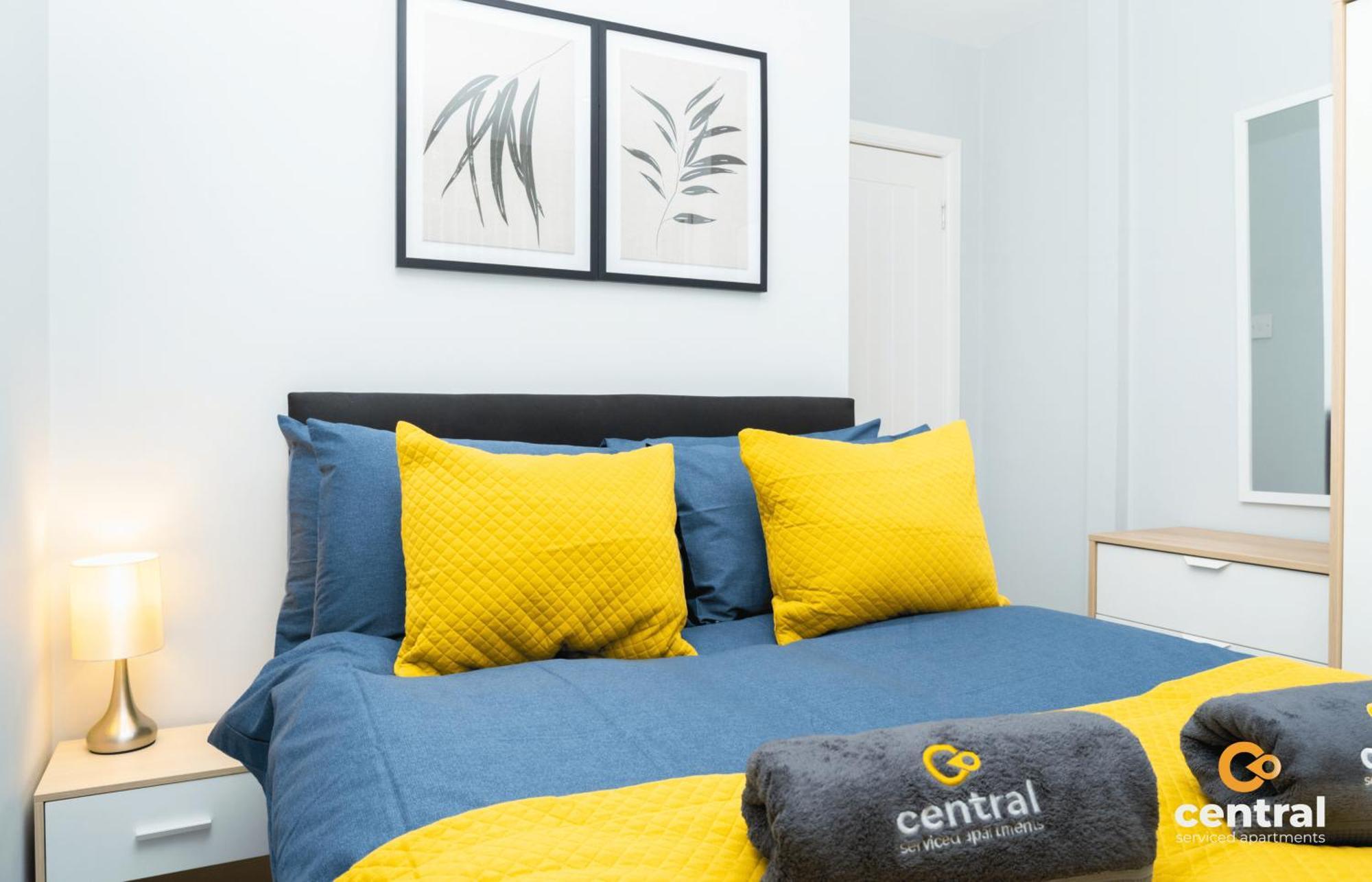 Central Serviced Apartments - 2 Bedroom - Ground Floor - Monthly & Weekly Bookings Welcome - Free Street Parking - 2 Double Beds - Wifi - Smart Tvs In Rooms - Fully Equipped - Heating 24-7 - Contractor & Short Stay Favourite Dundee Exterior photo