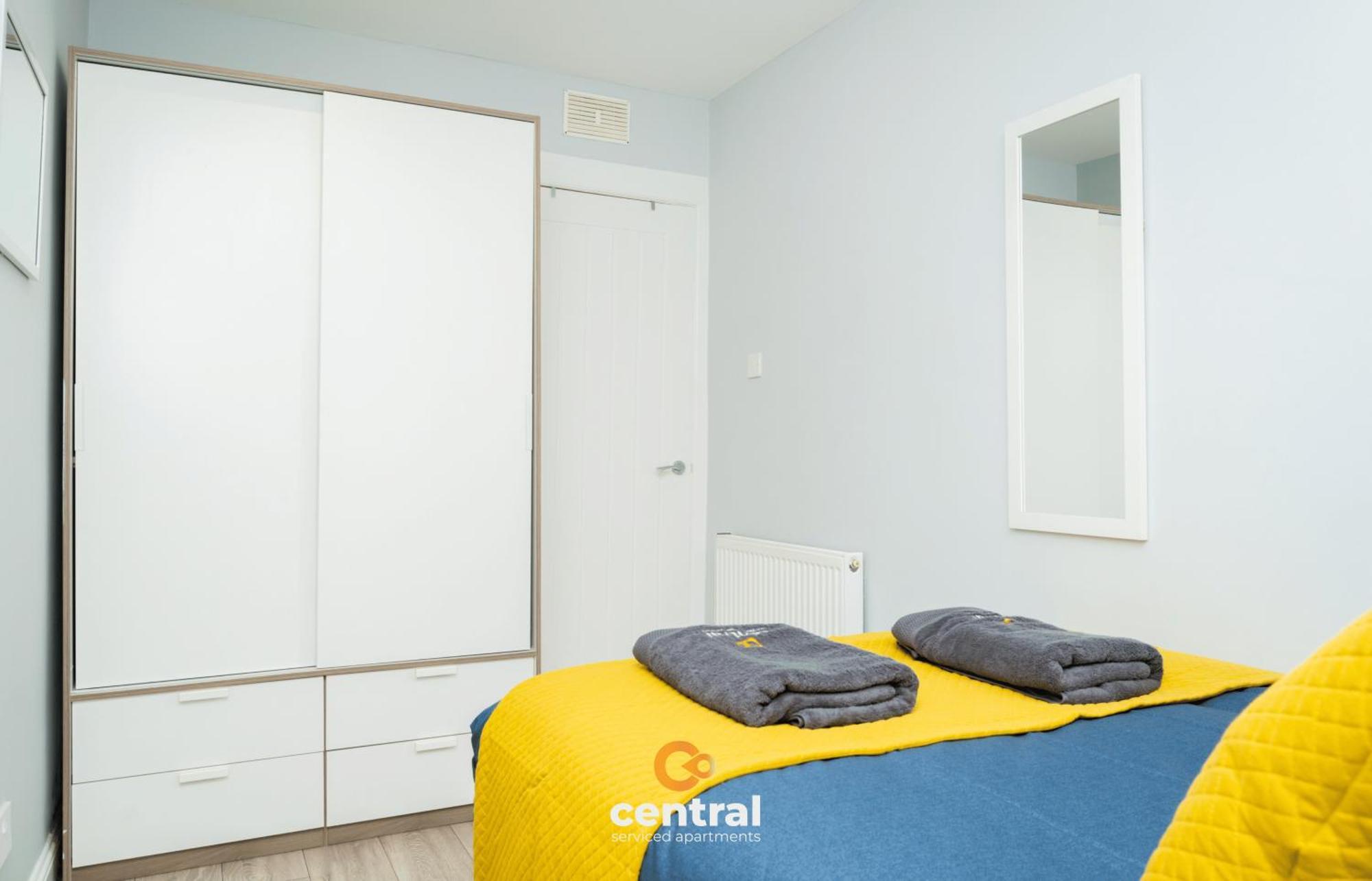 Central Serviced Apartments - 2 Bedroom - Ground Floor - Monthly & Weekly Bookings Welcome - Free Street Parking - 2 Double Beds - Wifi - Smart Tvs In Rooms - Fully Equipped - Heating 24-7 - Contractor & Short Stay Favourite Dundee Exterior photo